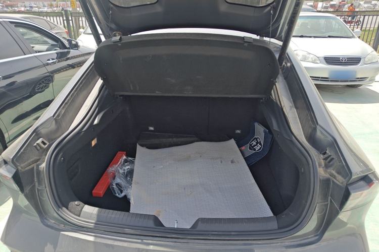 Used CHANGAN UNI-V iDD 2024 Blue Whale Smart Electric iDD 136km Luxury Model Trunk
