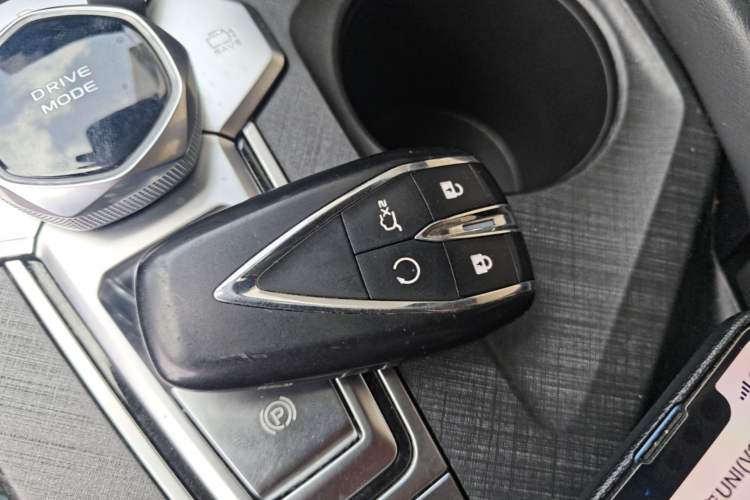 Used CHANGAN UNI-V iDD 2024 Blue Whale Smart Electric iDD 136km Luxury Model Vehicle Key
