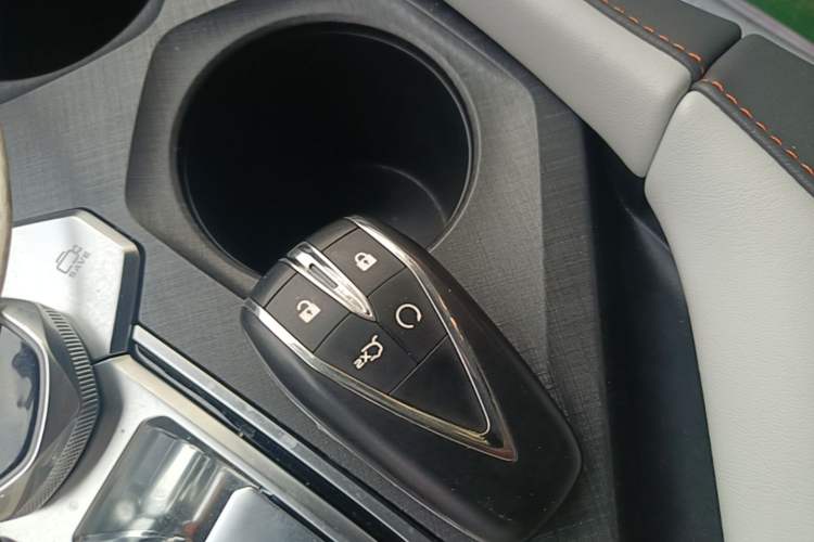 Used CHANGAN UNI-V iDD 2024 Blue Whale Smart Electric iDD 136km Luxury Model Vehicle Key