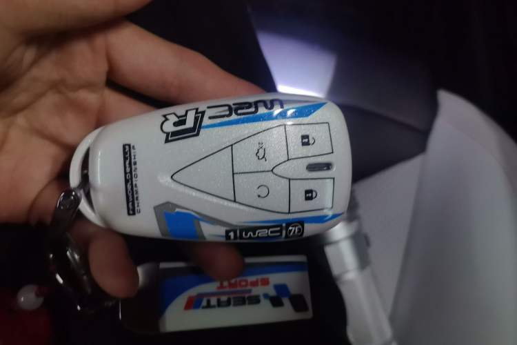 Used CHANGAN UNI-V iDD 2024 Blue Whale Smart Electric iDD 136km Luxury Model Vehicle Key
