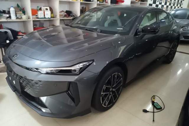 Used CHANGAN UNI-V iDD 2024 Blue Whale Smart Electric iDD 136km Luxury Model