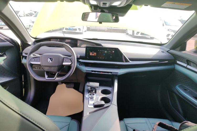 Used CHANGAN UNI-V iDD 2024 Blue Whale Smart Electric iDD 136km Luxury Model Interior 2