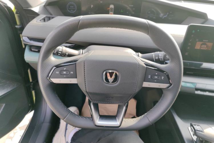 Used CHANGAN UNI-V iDD 2024 Blue Whale Smart Electric iDD 136km Luxury Model Steering Wheel