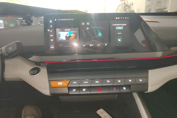 Used CHANGAN UNI-V iDD 2024 Blue Whale Smart Electric iDD 136km Luxury Model Audio And AC Panel