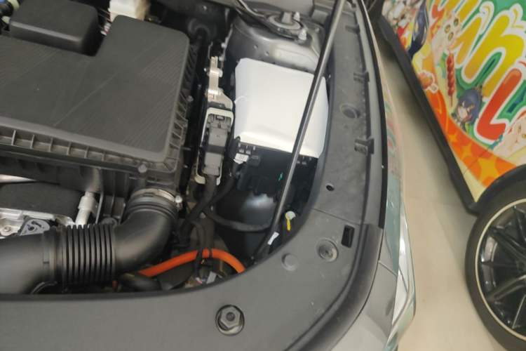 Used CHANGAN UNI-V iDD 2024 Blue Whale Smart Electric iDD 136km Luxury Model Engine Bay Left