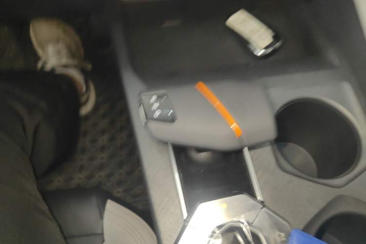 Used CHANGAN UNI-V iDD 2024 Blue Whale Smart Electric iDD 136km Luxury Model Gear Lever