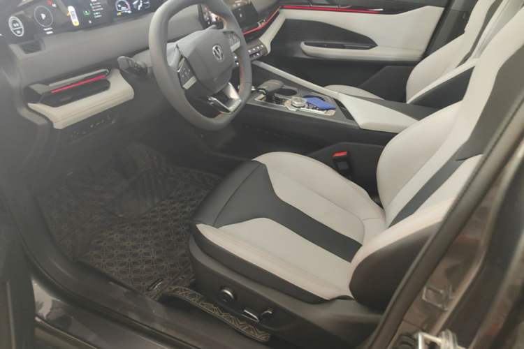 Used CHANGAN UNI-V iDD 2024 Blue Whale Smart Electric iDD 136km Luxury Model Left Front Seat