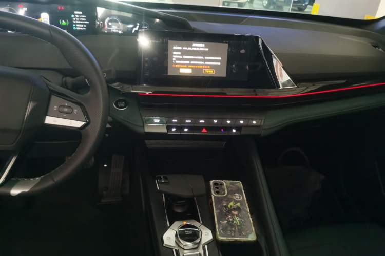 Used CHANGAN UNI-V iDD 2024 Blue Whale Smart Electric iDD 136km Luxury Model Audio And AC Panel