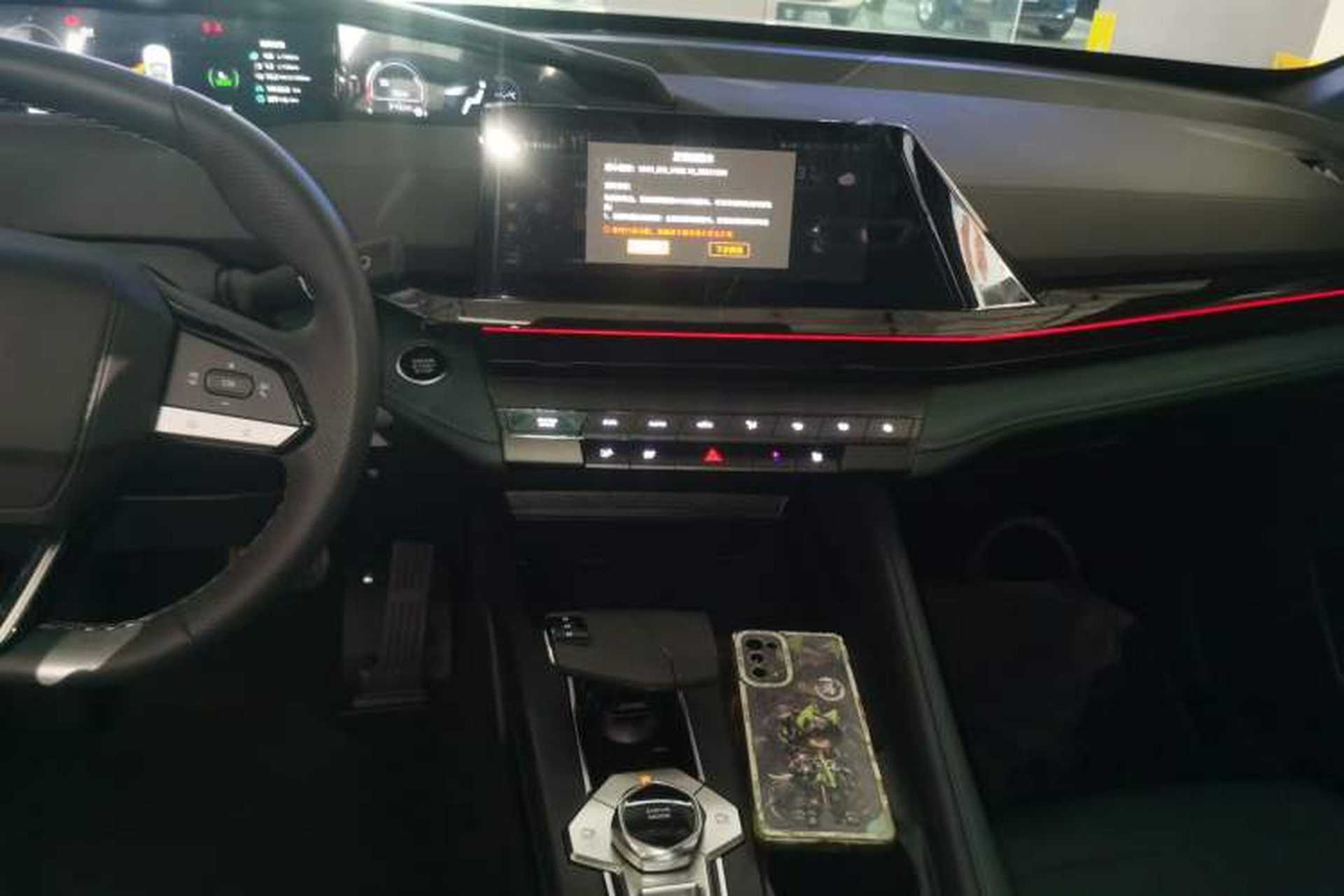 Used CHANGAN UNI-V iDD 2024 Blue Whale Smart Electric iDD 136km Luxury Model Audio And AC Panel