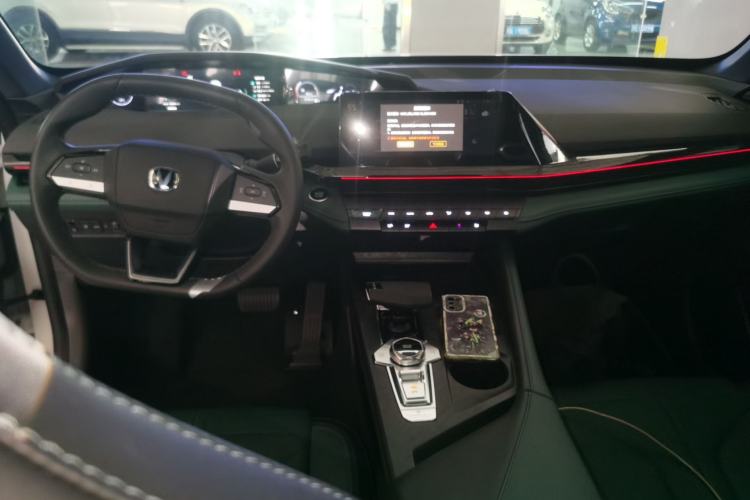 Used CHANGAN UNI-V iDD 2024 Blue Whale Smart Electric iDD 136km Luxury Model Interior 2