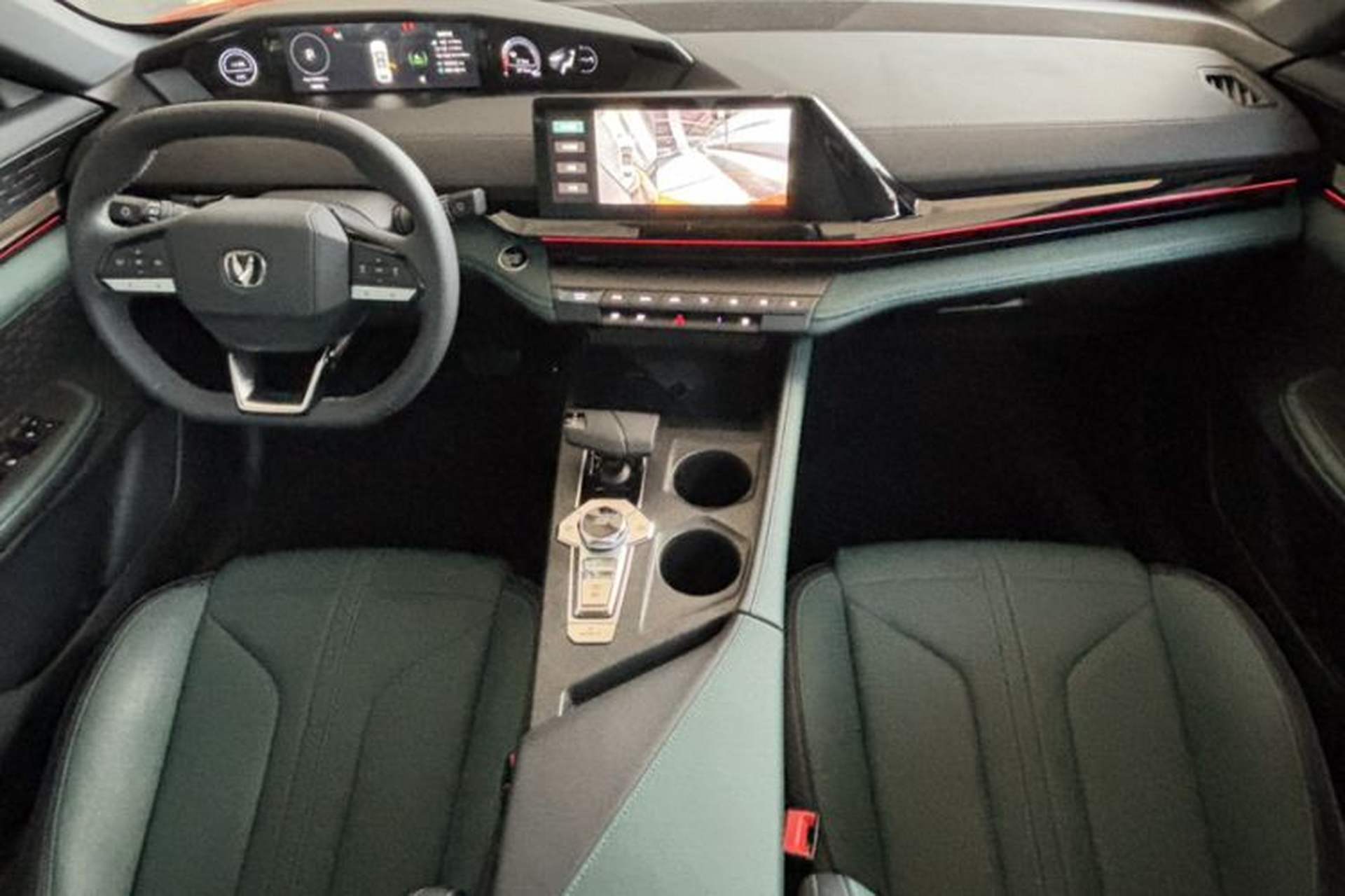 Used CHANGAN UNI-V iDD 2024 Blue Whale Smart Electric iDD 136km Luxury Model Interior 6