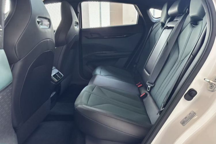Used CHANGAN UNI-V iDD 2024 Blue Whale Smart Electric iDD 136km Luxury Model Interior 7