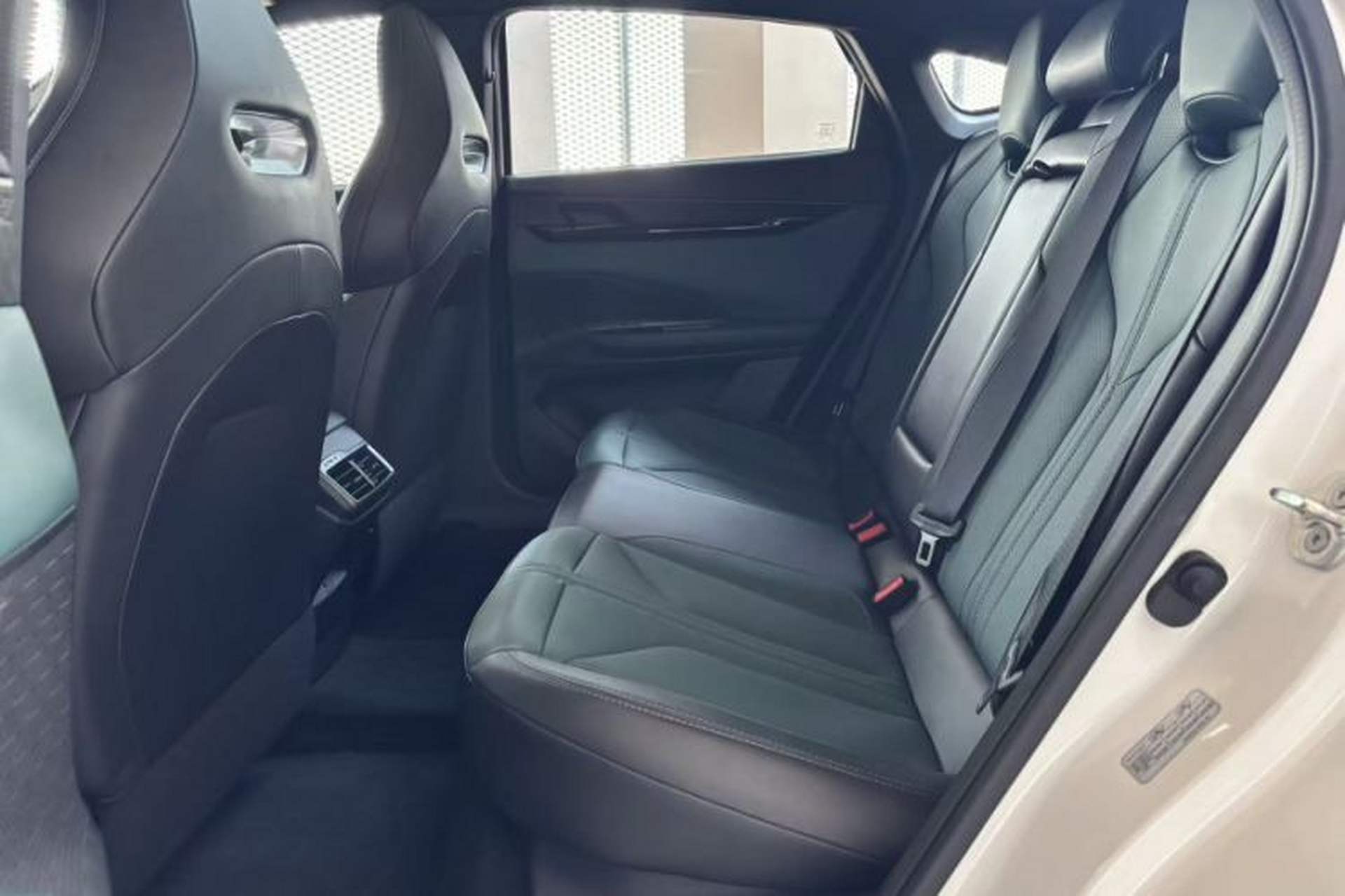 Used CHANGAN UNI-V iDD 2024 Blue Whale Smart Electric iDD 136km Luxury Model Interior 7