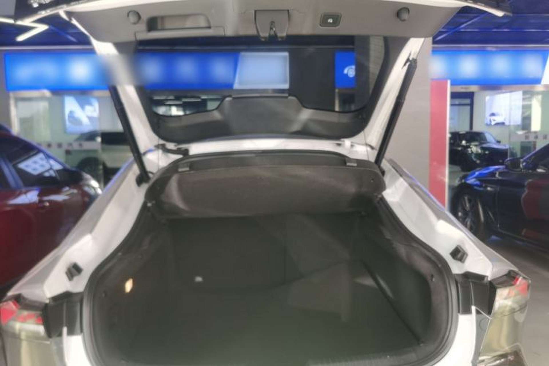 Used CHANGAN UNI-V iDD 2024 Blue Whale Smart Electric iDD 136km Luxury Model Trunk