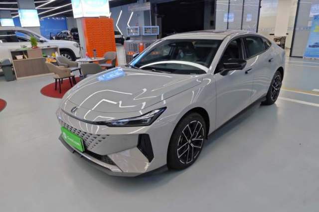 Used CHANGAN UNI-V iDD 2024 Blue Whale Smart Electric iDD 136km ZhiKu Model
