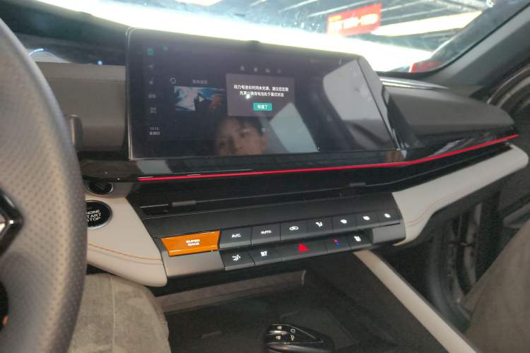 Used CHANGAN UNI-V iDD 2024 Blue Whale Smart Electric iDD 136km Luxury Model Audio And AC Panel