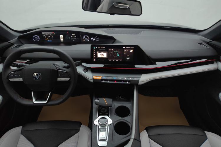 Used CHANGAN UNI-V iDD 2024 Blue Whale Smart Electric iDD 136km Luxury Model Center Console