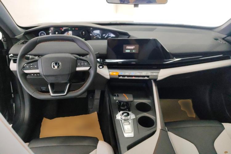 Used CHANGAN UNI-V iDD 2024 Blue Whale Smart Electric iDD 136km Luxury Model Center Console