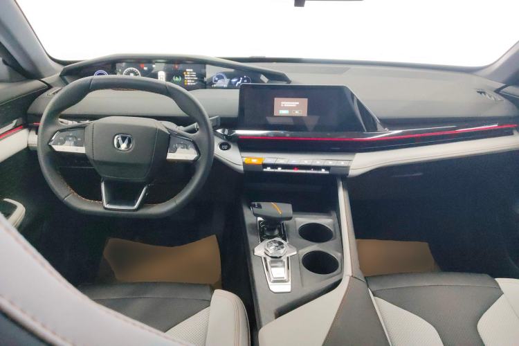 Used CHANGAN UNI-V iDD 2024 Blue Whale Smart Electric iDD 136km Luxury Model Center Console
