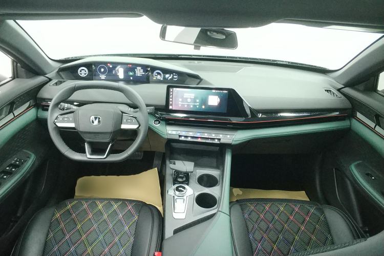 Used CHANGAN UNI-V iDD 2024 Blue Whale Smart Electric iDD 136km Luxury Model Center Console