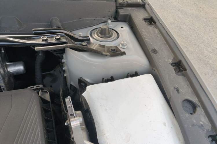 Used CHANGAN UNI-V iDD 2024 Blue Whale Smart Electric iDD 136km ZhiKu Model Engine Bay Left