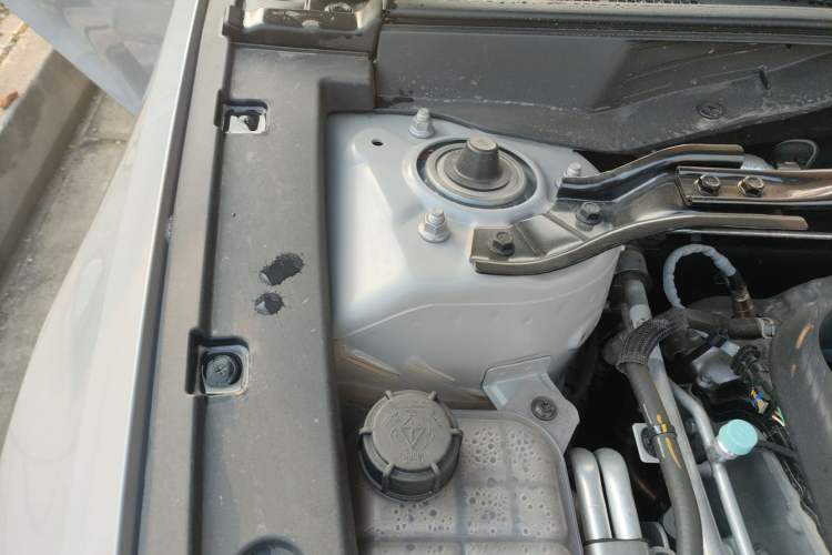 Used CHANGAN UNI-V iDD 2024 Blue Whale Smart Electric iDD 136km ZhiKu Model Engine Bay Right