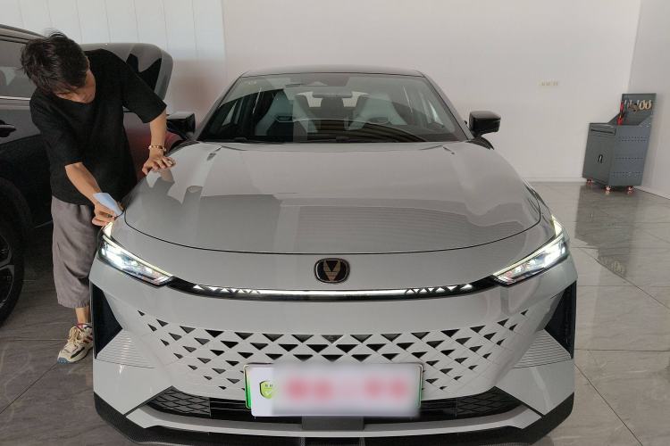 Used CHANGAN UNI-V iDD 2024 Blue Whale Smart Electric iDD 136km Luxury Model Exterior 1