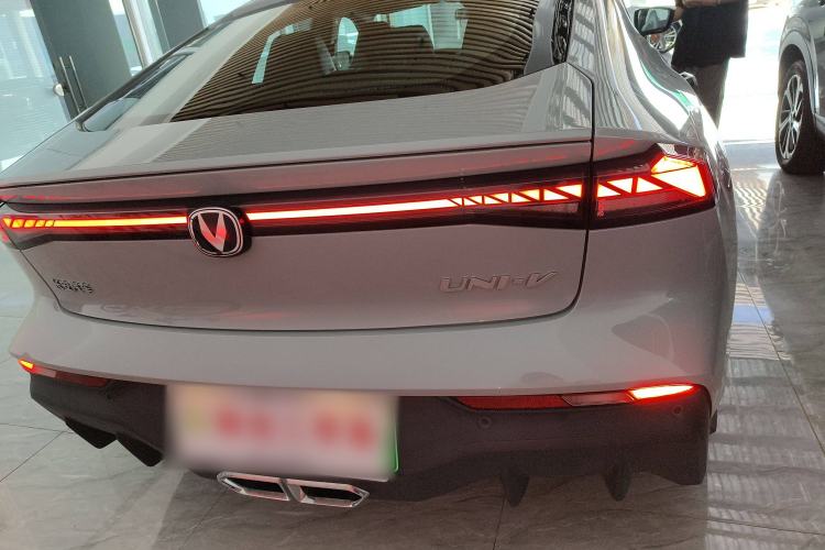 Used CHANGAN UNI-V iDD 2024 Blue Whale Smart Electric iDD 136km Luxury Model Exterior 4