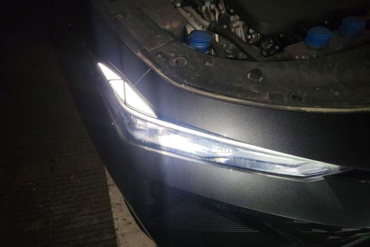 Used CHANGAN UNI-V iDD 2024 Blue Whale Smart Electric iDD 136km Luxury Model Exterior 6