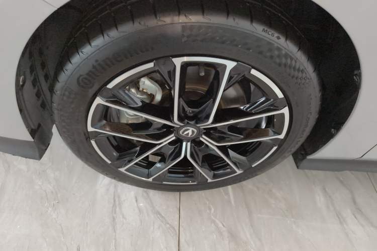 Used CHANGAN UNI-V iDD 2024 Blue Whale Smart Electric iDD 136km Luxury Model Exterior 7