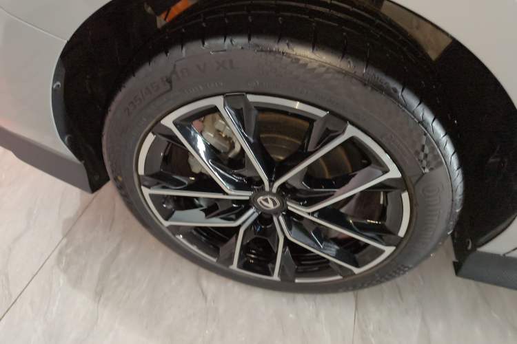 Used CHANGAN UNI-V iDD 2024 Blue Whale Smart Electric iDD 136km Luxury Model Exterior 8