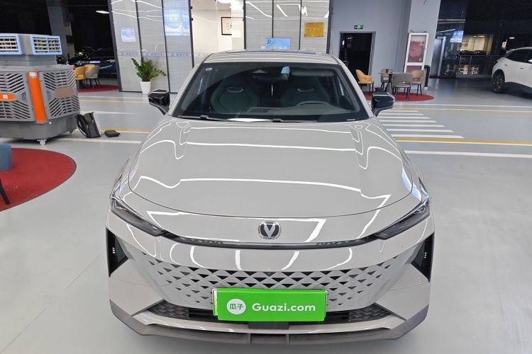 Used CHANGAN UNI-V iDD 2024 Blue Whale Smart Electric iDD 136km ZhiKu Model Front