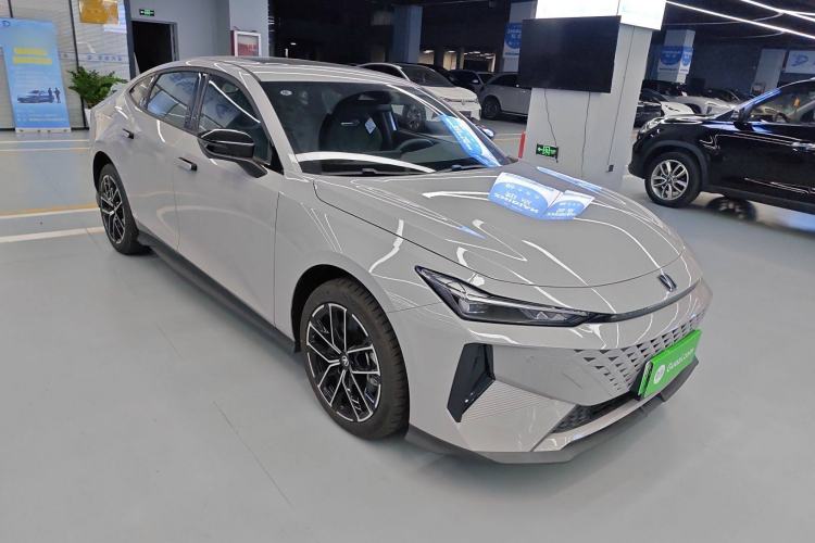 Used CHANGAN UNI-V iDD 2024 Blue Whale Smart Electric iDD 136km ZhiKu Model Front Right 45 Deg