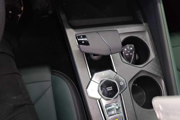 Used CHANGAN UNI-V iDD 2024 Blue Whale Smart Electric iDD 136km ZhiKu Model Gear Lever
