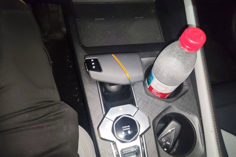 Used CHANGAN UNI-V iDD 2024 Blue Whale Smart Electric iDD 136km Luxury Model Gear Lever