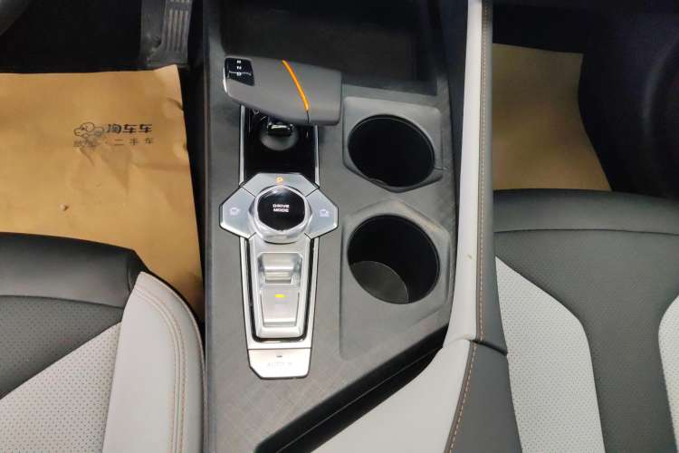 Used CHANGAN UNI-V iDD 2024 Blue Whale Smart Electric iDD 136km Luxury Model Gear Lever