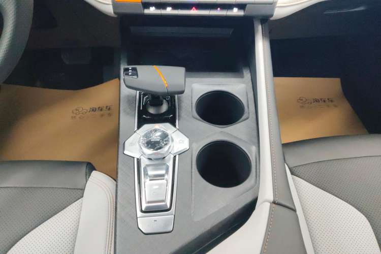 Used CHANGAN UNI-V iDD 2024 Blue Whale Smart Electric iDD 136km Luxury Model Gear Lever