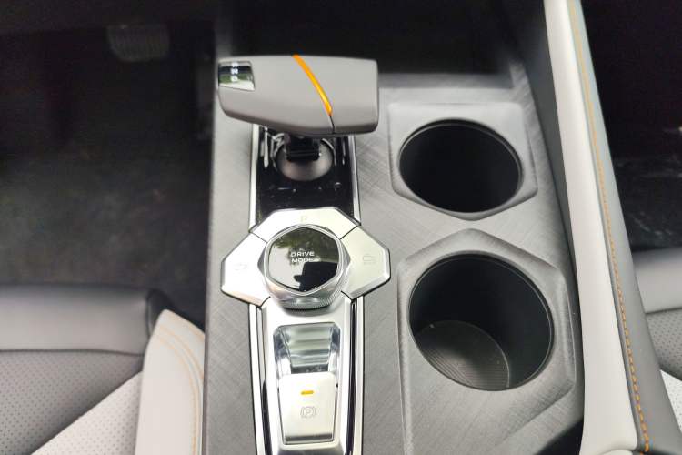 Used CHANGAN UNI-V iDD 2024 Blue Whale Smart Electric iDD 136km Luxury Model Gear Lever