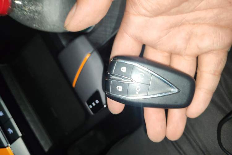 Used CHANGAN UNI-V iDD 2024 Blue Whale Smart Electric iDD 136km Luxury Model Interior 1