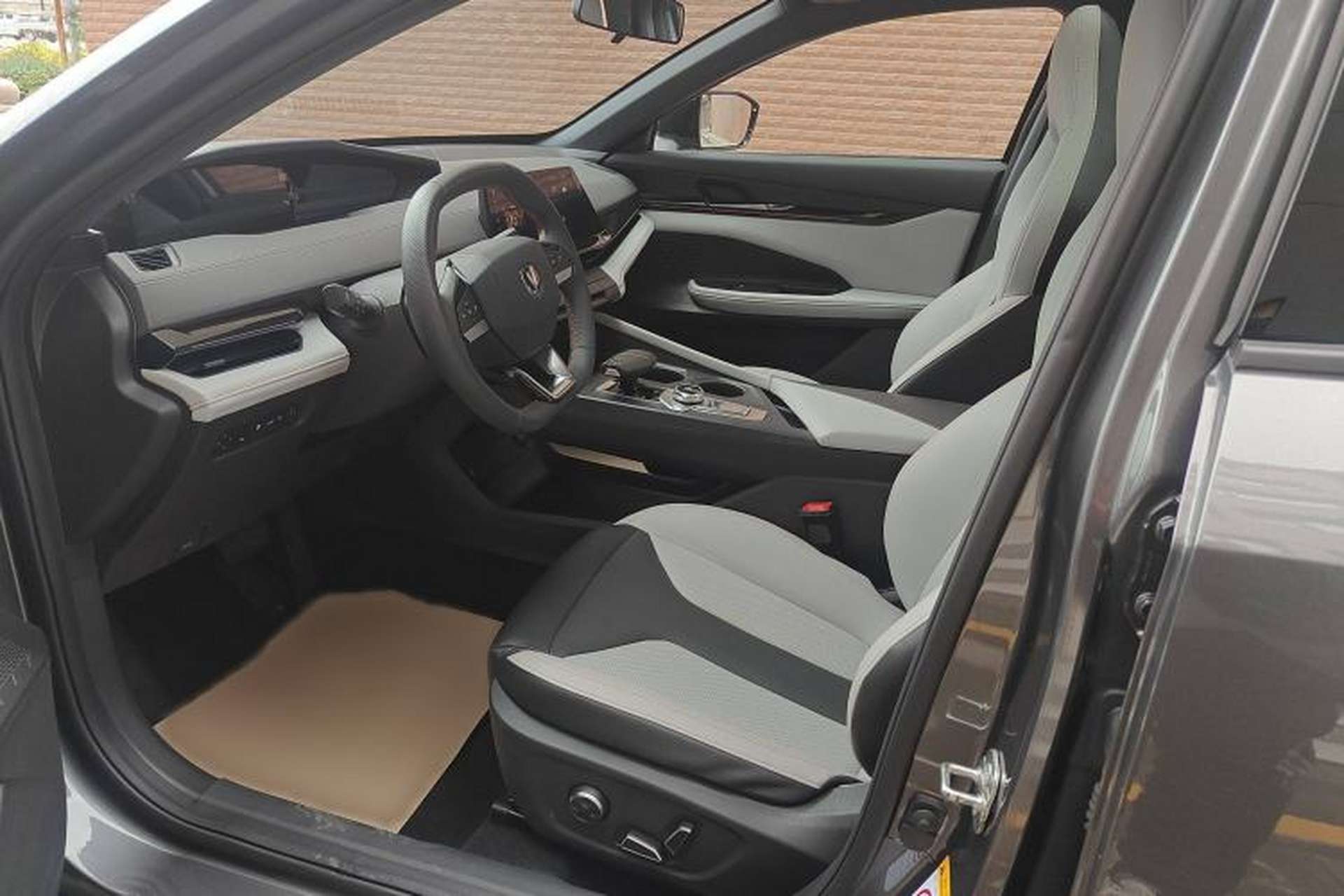 Used CHANGAN UNI-V iDD 2024 Blue Whale Smart Electric iDD 136km Luxury Model Interior 1