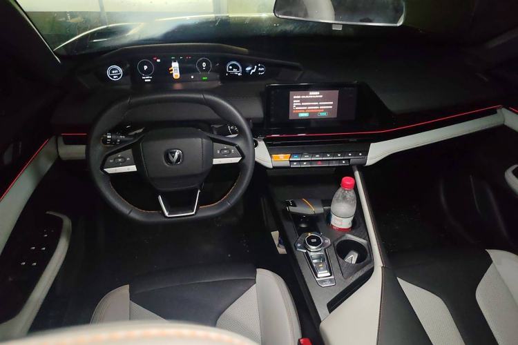Used CHANGAN UNI-V iDD 2024 Blue Whale Smart Electric iDD 136km Luxury Model Interior 2