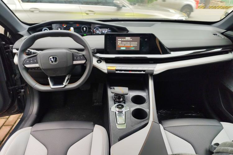 Used CHANGAN UNI-V iDD 2024 Blue Whale Smart Electric iDD 136km Luxury Model Interior 2