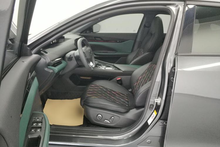 Used CHANGAN UNI-V iDD 2024 Blue Whale Smart Electric iDD 136km Luxury Model Left Front Seat