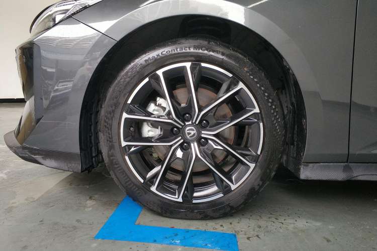 Used CHANGAN UNI-V iDD 2024 Blue Whale Smart Electric iDD 136km Luxury Model Left Front Wheel Hub