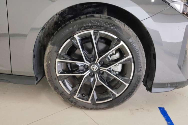 Used CHANGAN UNI-V iDD 2024 Blue Whale Smart Electric iDD 136km Luxury Model Left Rear Wheel Hub