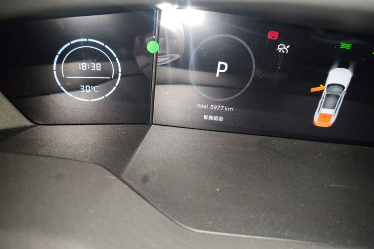 Used CHANGAN UNI-V iDD 2024 Blue Whale Smart Electric iDD 136km Luxury Model Odometer Close Up