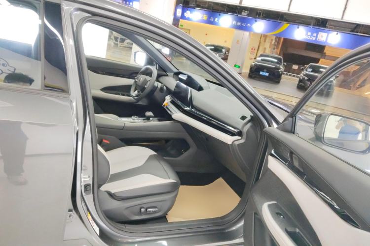 Used CHANGAN UNI-V iDD 2024 Blue Whale Smart Electric iDD 136km Luxury Model Right Front Seat