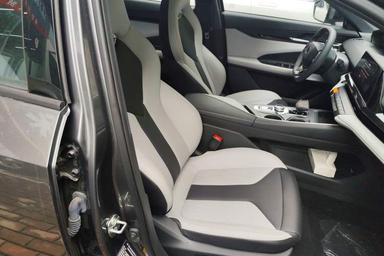 Used CHANGAN UNI-V iDD 2024 Blue Whale Smart Electric iDD 136km Luxury Model Right Front Seat