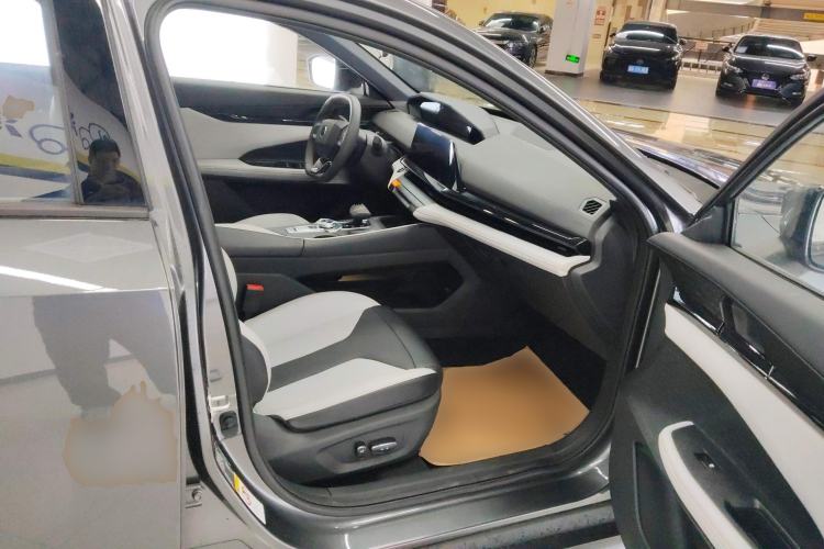 Used CHANGAN UNI-V iDD 2024 Blue Whale Smart Electric iDD 136km Luxury Model Right Front Seat