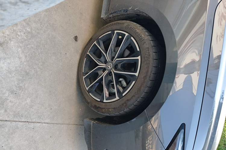 Used CHANGAN UNI-V iDD 2024 Blue Whale Smart Electric iDD 136km Luxury Model Right Front Wheel Hub
